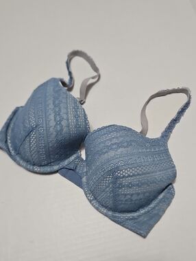 Victoria's Secret Light Blue Lace Underwire Bra Size 32DD